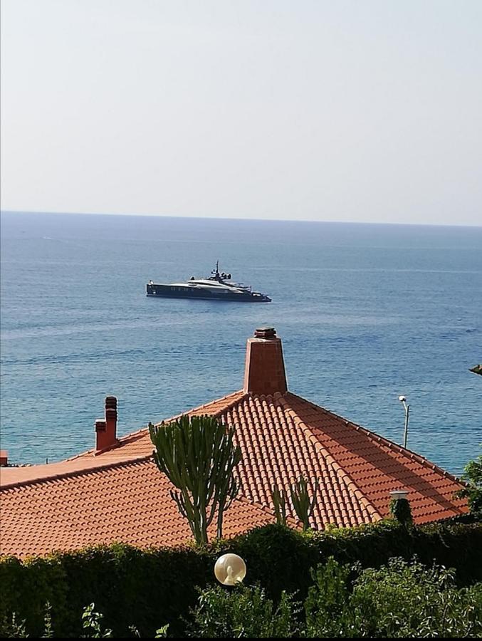 פיצו Casa Di Giorgio-Fronte Spiaggia מראה חיצוני תמונה